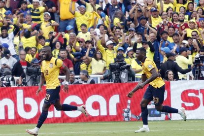 Enner Valencia (i) y Moisés Caicedo serán los líderes de la Tri en el estadio Nacional.