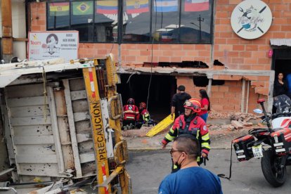 El vehículo pesado era un camión recolector, el cual se impactó en una casa de Mena del Hierro.