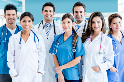 Para la IA, la carrera de Medicina es una de las que más aporta en la sociedad ecuatoriana.