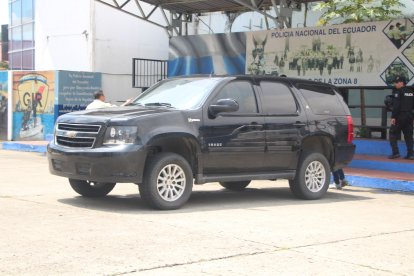 Un carro fue retenido como parte de las evidencias, además de celulares, otros dispositivos y documentos.