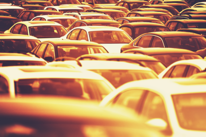 En el remate de vehículos de la Policía hay gran variedad de autos.