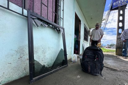 Viviendas de los vecinos resultaron afectadas por la onda expansiva de los explosivos.