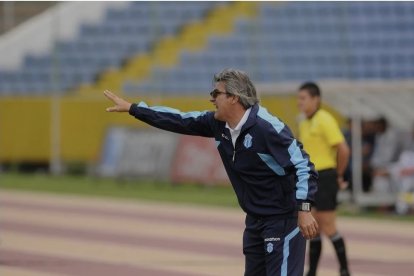 Armando Osma cuando dirigía al Macará.