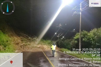 Algunas vías han sido cerradas hasta que retiren los escombros