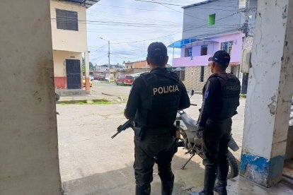Agentes policiales y militares desplegaron varios controles en la zona donde velaron a  José Ariel Erazo.