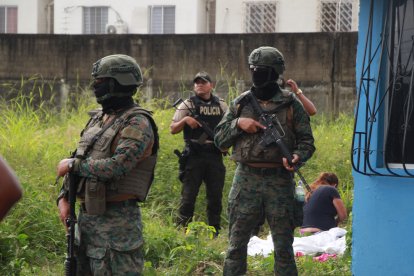 Al lugar también llegó personal de las Fuerzas Armadas.