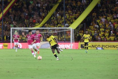 Barcelona e Independiente del Valle chocan en el estadio Monumental.