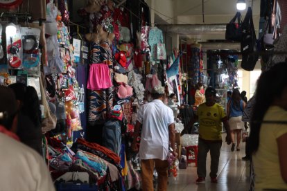 Comerciantes del mercado Las Manuelas viven atemorizados por las extorsiones.