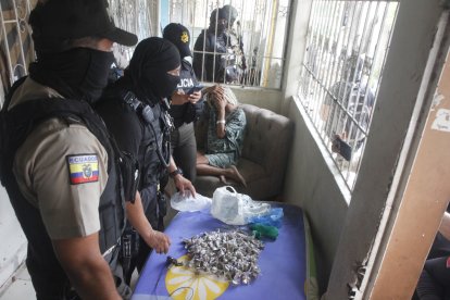 Las evidencias halladas en la casa del adolescente estaban dispersas en diferentes áreas.