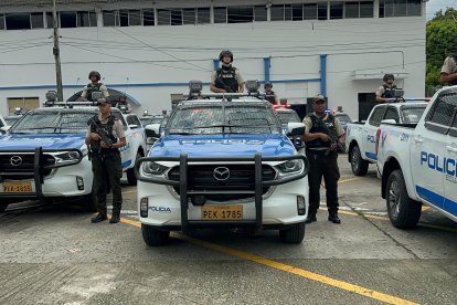 Las camionetas están completamente equipadas para combatir la inseguridad, aseguró el mininstro del Interior