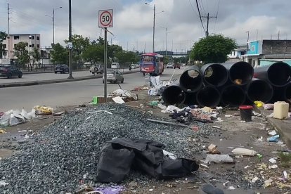 El cuerpo de la víctima estaba rodeado de basura y materiales de construcción.