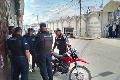 Rodolfo Rivas, policía municipal, reconoció a su hijo asesinado.