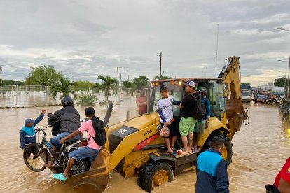 La crecida del río, provocada por las intensas precipitaciones, preocupó a la ciudadanía.