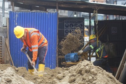 En estos ductos trabajan de 7 a 10 obreros.