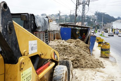 Los bomberos recomiendan que los trabajadores deben tener un sistema de comunicación permanente para reportar estos incidentes.
