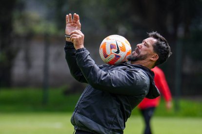 El entrenador Pablo Sánchez analizó el juego de Liga de Quito.