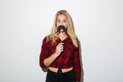 Muchos grupos feministas tratan de imponer esta tendencia como una crítica al sistema.