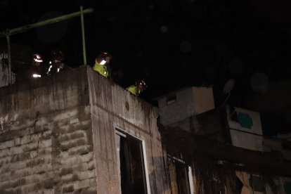 Hubo casas afectadas por el lodazal que bajó con las lluvias en Guápulo, oriente de Quito.