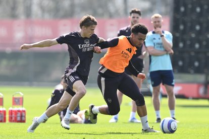 Los jugadores de Real Madrid se entrenan en el estadio del Arsenal, en Londres, el 7 de abril de 2025.