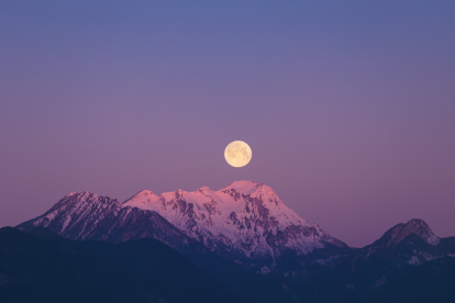 La Luna Rosa 2025 se podrá ver en todo el Ecuador.