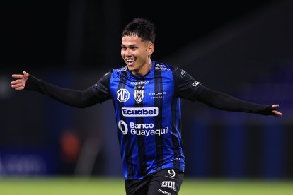 Jordy Alcívar de Independiente del Valle se mandó un golazo ante Universitario.