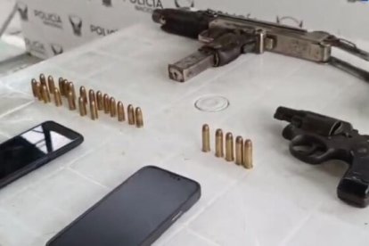 Algunas de las evidencias incautadas durante el allanamiento al domicilio donde se capturó a los dos maleantes.