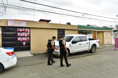 Policías realizaron rondas de vigilancia en la zona este miércoles.