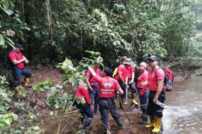 Más de 50 personas se unieron a la tarea de rescate.