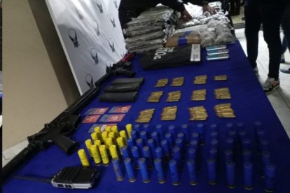 Las armas y droga encontradas ingresaron a las bodegas de evidencia de la Policía Judicial.