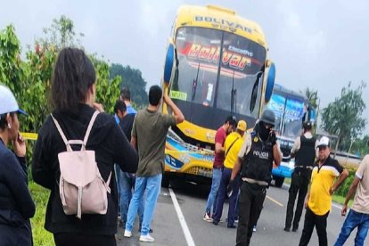 El conductor y dos colabores de la cooperativa fueron asesinados en el interior del bus.