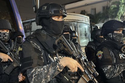 Los uniformados estarán equipados con equipos antimotines.