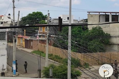 La vivienda allanada estaría vinculada al prófugo líder de Los Choneros.