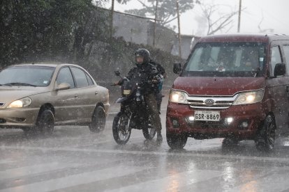 La lluvia afectó a varios sectores del norte de Guayaquil.