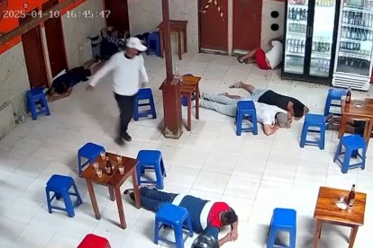 Los antisociales sometieron a los clientes del centro nocturno.