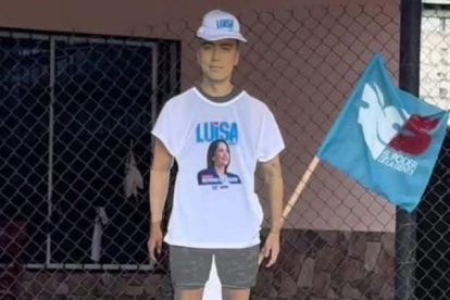 Un cartón de Daniel Noboa disfrazado con trajes de Luisa González.