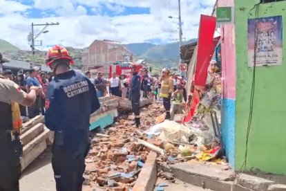 Una fallecida y una niña herida al caerse un techo