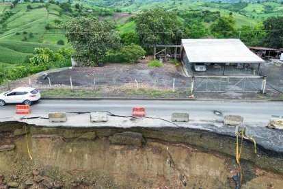 Un gran socavón se registró en Manabí.