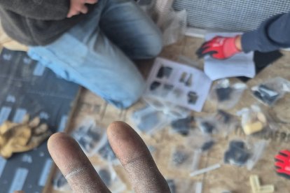 Las manos de Erwin Ramírez y los callos que le han salido en las manos.