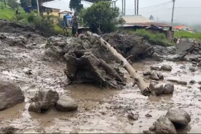 Un aluvión afectó Alausí este 12 de abril.