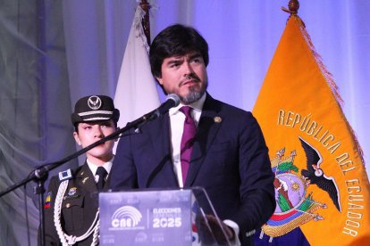 Ministro de Gobierno, José de la Gasca, en la ceremonia de inauguración de la segunda vuelta electoral.