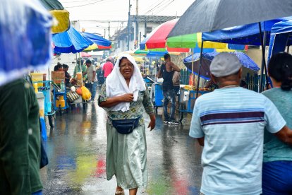 Quienes no tenían cómo protegerse, improvisaron.