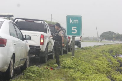 La policía llegó al sitio del hallazgo para realizar las pericias correspondientes.
