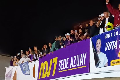 Simpatizantes de Daniel Noboa celebran en Azuay.