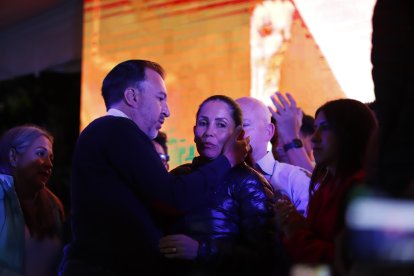 Los coidearios de González le mostraron su apoyo.