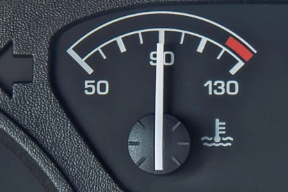 Nunca permita que el medidor de temperatura alcance el nivel rojo.