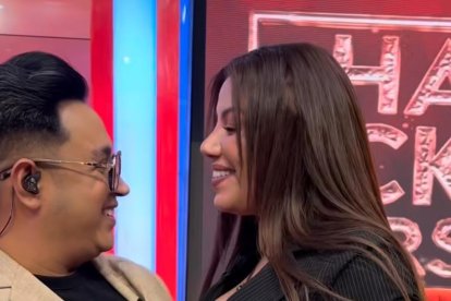 Samantha lleva su blusa preferida que perteneció a su mamá.