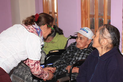 Los abuelitos pueden acceder a este beneficio del MIES.