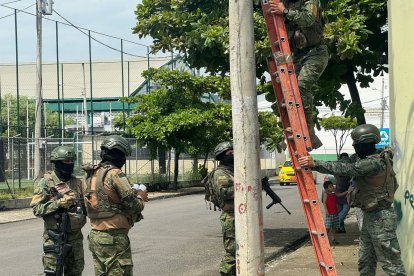 Los dispositivos fueron retirados de postes de alumbrado público en al menos ocho sectores de Portoviejo.