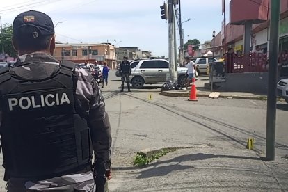 Un motociclista y un vendedor de mariscos fueron las víctimas.