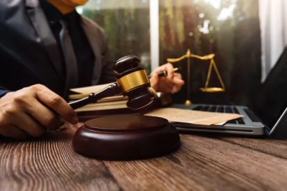 El COIP establece la pena de prisión y económica en los casos de violación